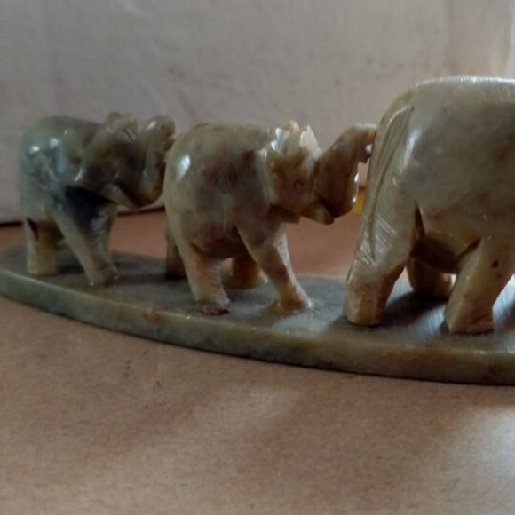 Chelsea Elephants Three in Row Antique Vintage Handcarved Marble Made in India - Picture 4 of 13